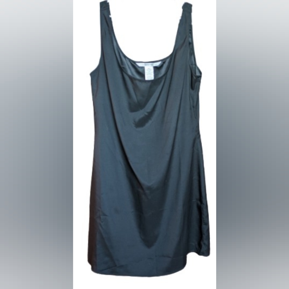 EUC Diane Von Furstenberg black sleeveless scoop neck mini sheath dress